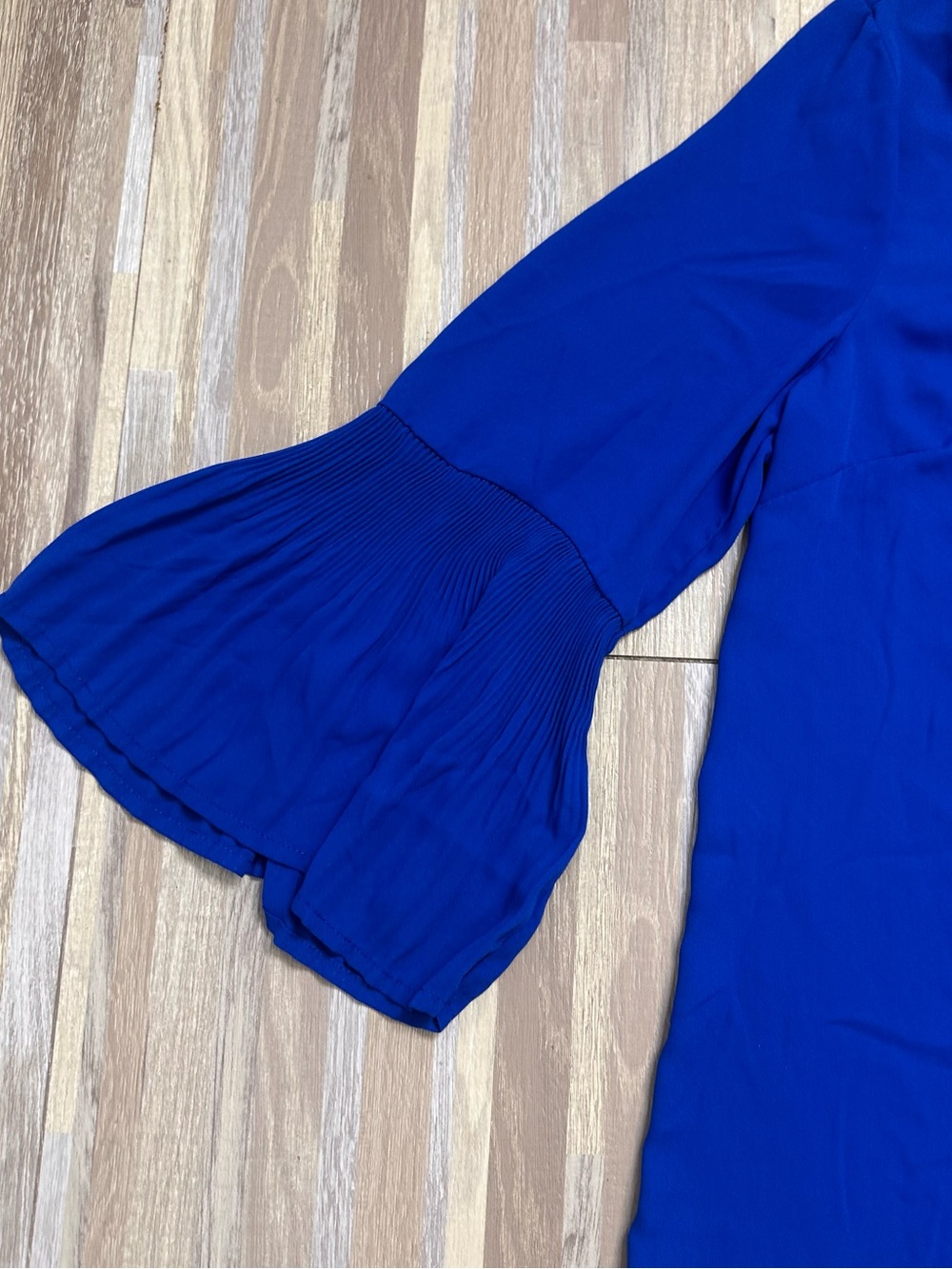 Tacera Cobalt Blue Pleated Bell Sleeve Blouse NWT, Women's Size Large - Picture 2 of 11
